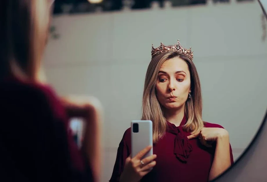 Η μία και μόνη ερώτηση που αποκαλύπτει αν κάποιος είναι ναρκισσιστής, σύμφωνα με εγκληματολόγο