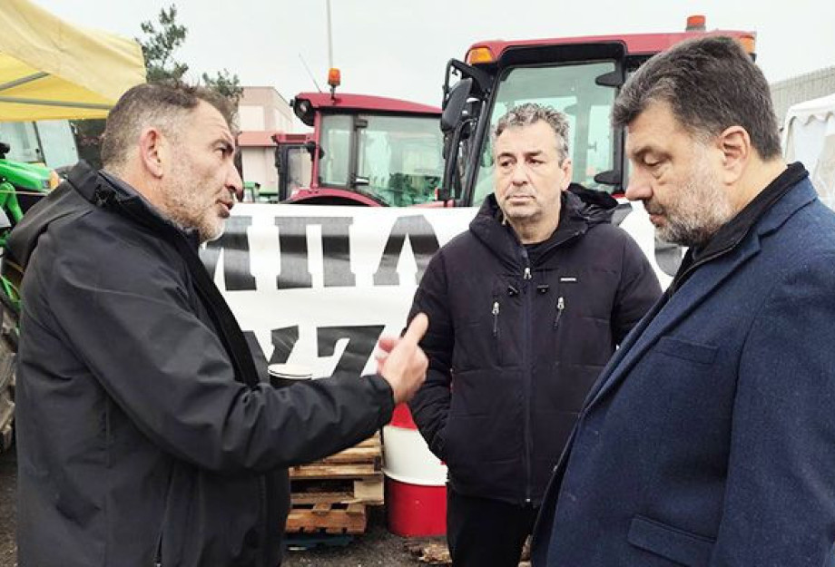 Η παράταξη του ΠΑΣΟΚ στη ΠΚΜ στο μπλόκο Ευζώνων