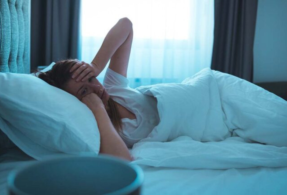 Υπνική άπνοια: Οι υψηλές θερμοκρασίες μας «κόβουν» την ανάσα – Τι δείχνει νέα μελέτη