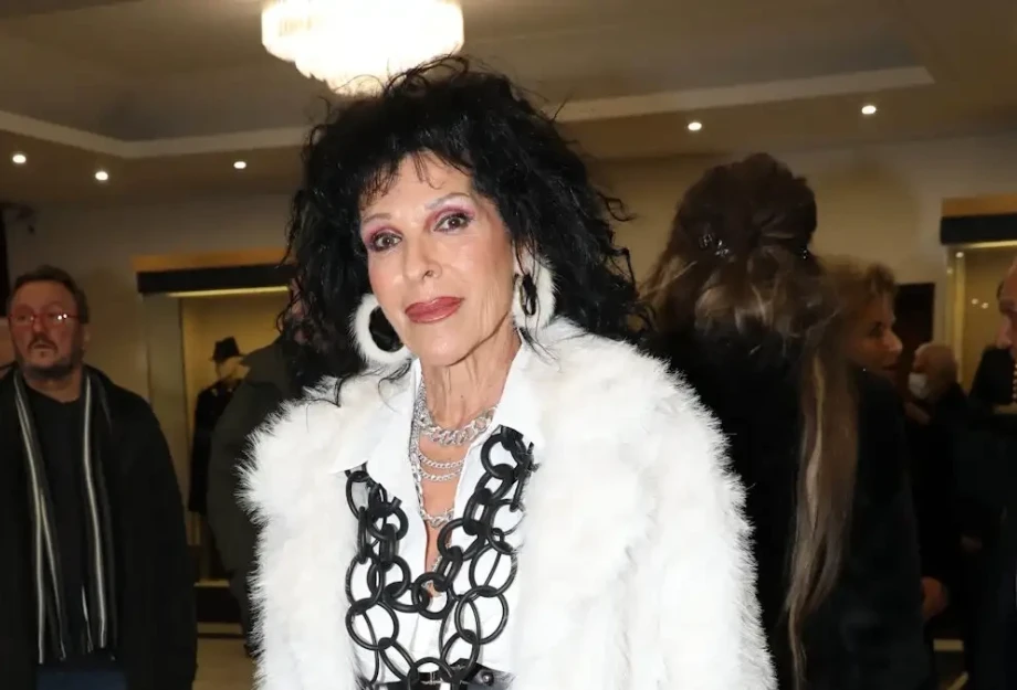 Σοφία Βόσσου: «Ο Βασίλης Καρράς δεν ήταν διασκεδαστής, ήταν ο καλλιτέχνης που άγγιξε την ψυχή όλου του κόσμου»