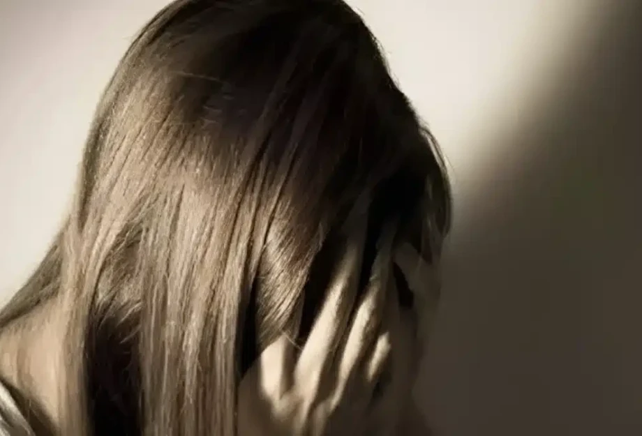 Φρίκη για 40χρονη Ελληνίδα, στα χέρια του συζύγου της – «Θα σε ξ@@@@@…μου ήρθαν α@@@@»