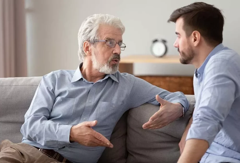 Νόσος Αλτσχάιμερ: H αδιόρατη αλλαγή στην ομιλία που μαρτυρά τη φθορά του νου