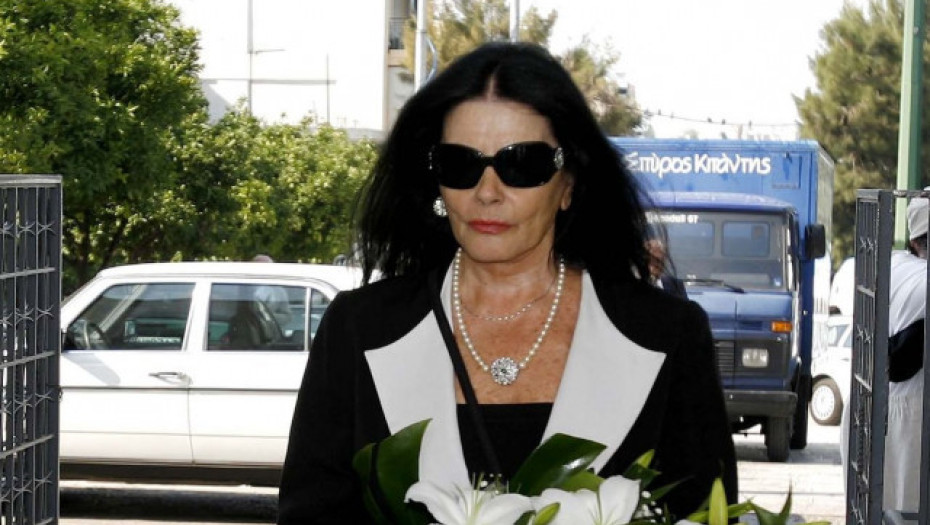 Ζωζώ Σαπουντζάκη: Παραμένει στο νοσοκομείο - Γιατί οι γιατροί θέλουν να συνεχίσουν τη νοσηλεία της;