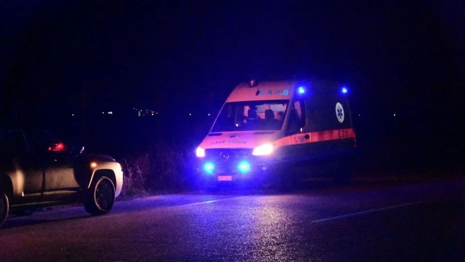 Τεράστιος βράχος έπεσε σε δρόμο στη Χίο μετά από κατολίσθηση - Από θαύμα σώθηκαν επιβάτες ΙΧ