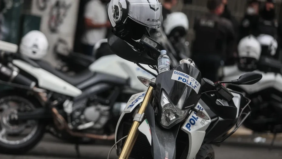 Συνελήφθησαν ανήλικοι να οδηγούν κλεμμένη μοτοσικλέτα στο Ίλιον