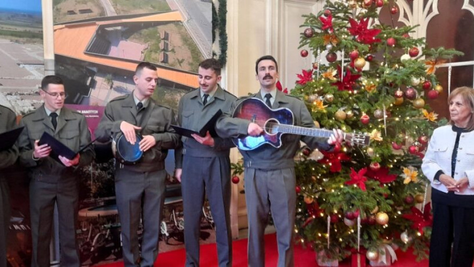 Στην Περιφερειάρχη Κεντρικής Μακεδονίας Αθηνά Αηδονά: Κάλαντα της Πρωτοχρονιάς