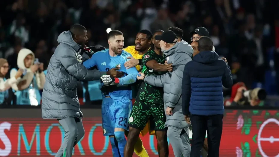 Χαμός μετά το Αλγερία – Νιγηρία: Ξύλο μεταξύ παικτών και δημοσιογράφων