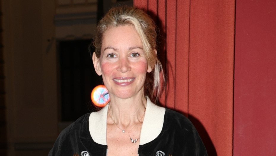 Συγκλονίζει η Άριελ Κωνσταντινίδη: «Μέσα στην οικογένειά μου ένιωθα ορφανό.Έψαχνα τρόπο να επιβιώσω»