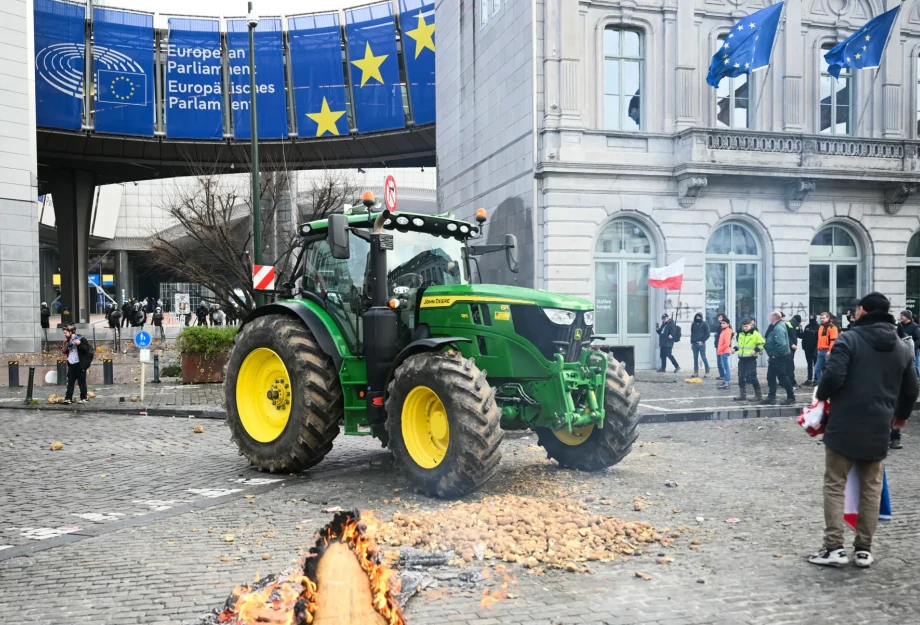 Στους δρόμους των Βρυξελλών οι Ευρωπαίοι αγρότες για τη Mercosur