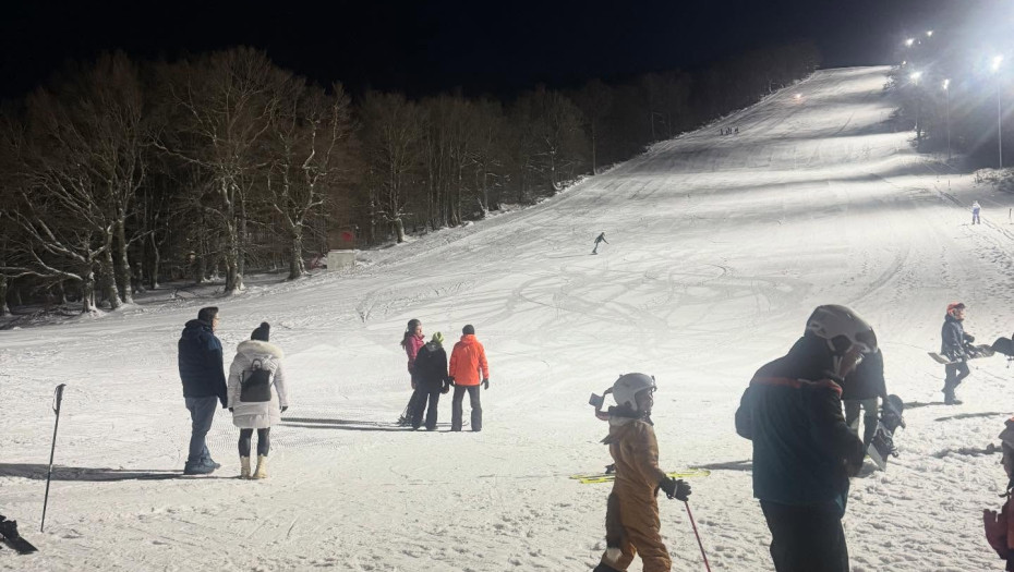 Πλήθος κόσμου και ρεκόρ προσέλευσης στο νυχτερινό σκι του Λαϊλιά – Εντυπωσίασε το νέο lift