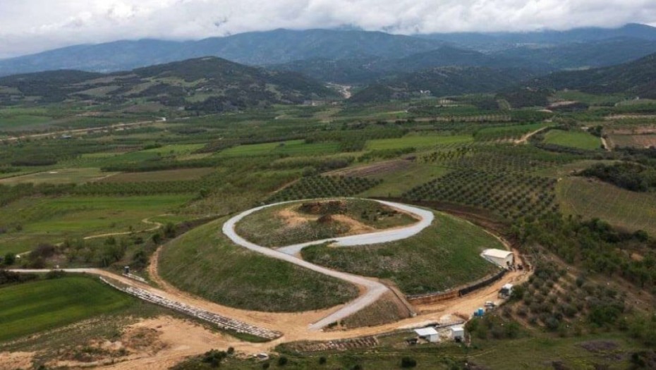 Σέρρες - Καλλιεργήσιμη έκταση ολόκληρος ο λόφος Καστά στην Αμφίπολη