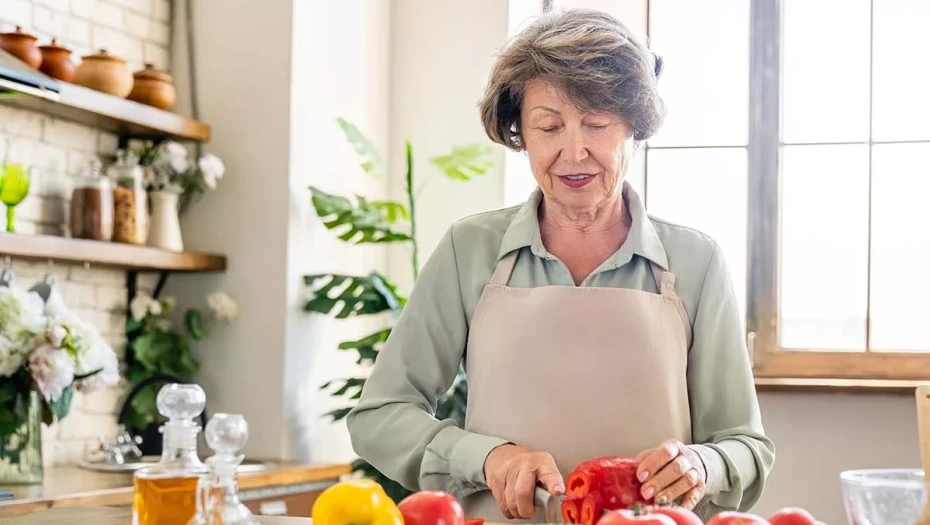 Πόσο συχνά τρώνε κρέας οι μακροβιότεροι άνθρωποι στον κόσμο – Κορυφαίος μελετητής απαντά