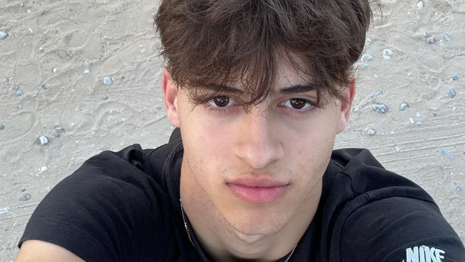 Survivor – Σταύρος Φλώρος: Ο 21χρονος τρεντάρει στο X – Τα απολαυστικά σχόλια και το «πουλέν»