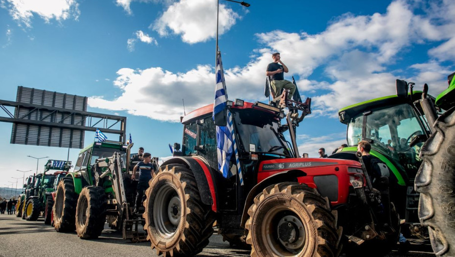 Αγρότες: «Δεν πάμε για διαπραγματεύσεις ως ζητιάνοι» – Η εικόνα σε όλα τα μπλόκα