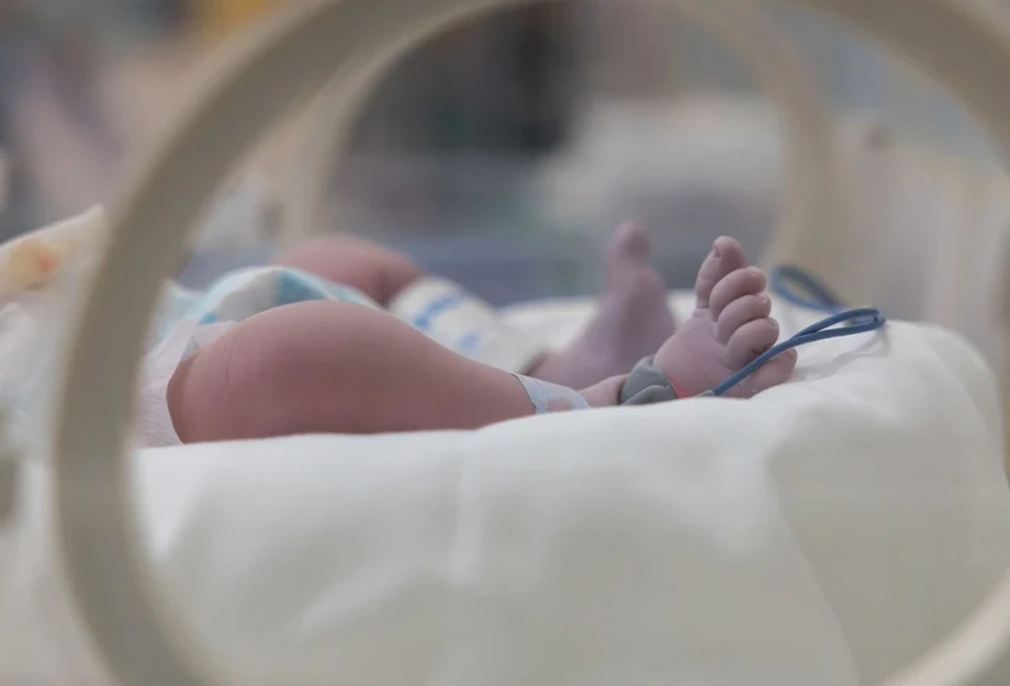 Νεκρό βρέφος 5 μηνών στην Αττική: Ξυπνήσαμε και την βρήκαμε παγωμένη, λέει η μητέρα