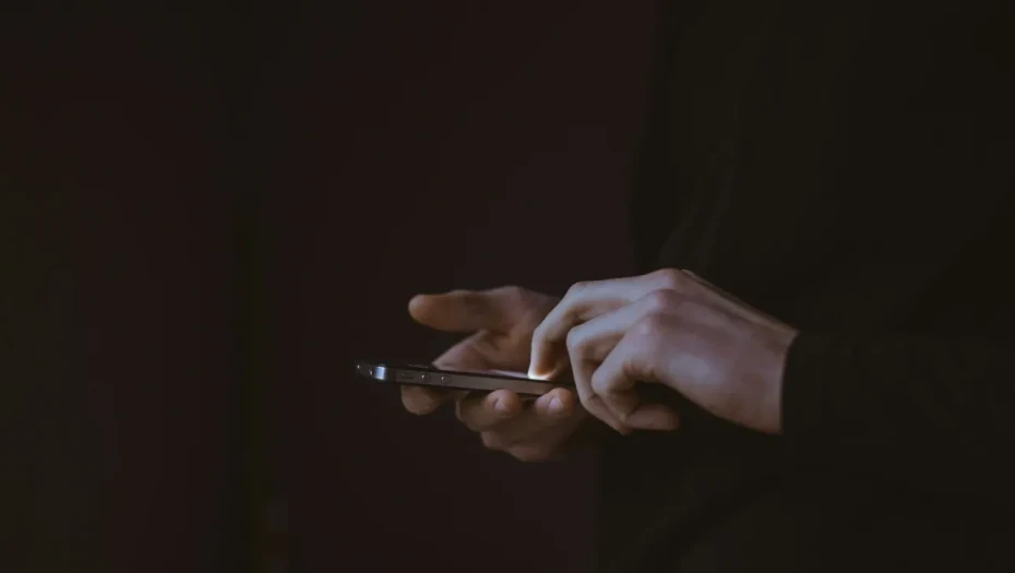 Νέος κίνδυνος απάτης με δήθεν «τροχαίες παραβάσεις» - Προσοχή σε παραπλανητικά SMS