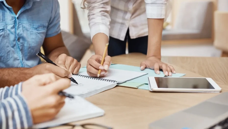 Ποιοι εργαζόμενοι θα πάρουν αύξηση τον Απρίλιο - Κατώτατος μισθός και Συλλογικές Συμβάσεις