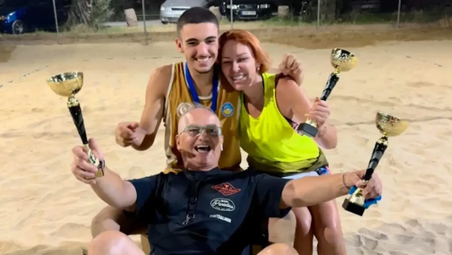 Πύργος: Συγκλονίζει ο πατέρας του 18χρονου που σκοτώθηκε μετά από πτώση από μπαλκόνι – «Η απουσία του άφησε κενό που δεν γεμίζει ποτέ»