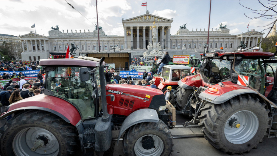 300 τρακτέρ κατέκλυσαν τους δρόμους της Βιέννης