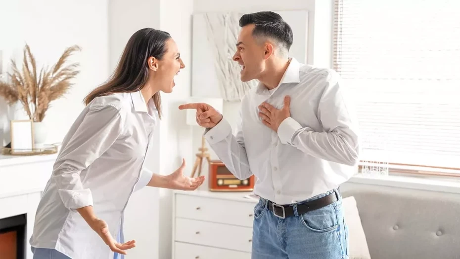 Σχέσεις: Οι δύο λέξεις που μπορούν να σταματήσουν ένα τσακωμό πριν ξεκινήσει