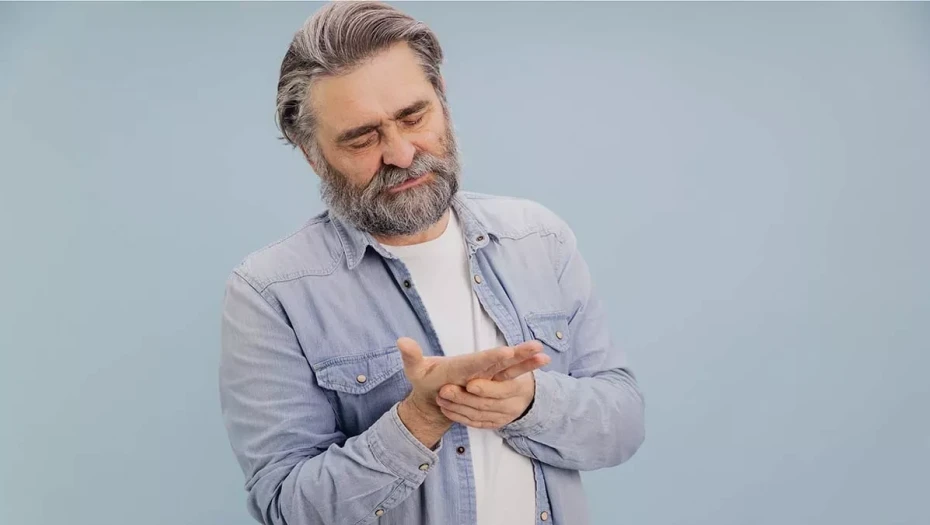 Νόσος Πάρκινσον: 4 παράξενα συμπτώματα που εμφανίζονται ακόμη και 20 χρόνια πριν