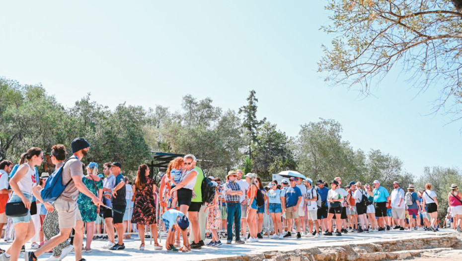 Νέο ρεκόρ στον τουρισμό το 2025: Στα 23,6 δισ. ευρώ τα έσοδα - 38 εκατομμύρια οι αφίξεις επισκεπτών