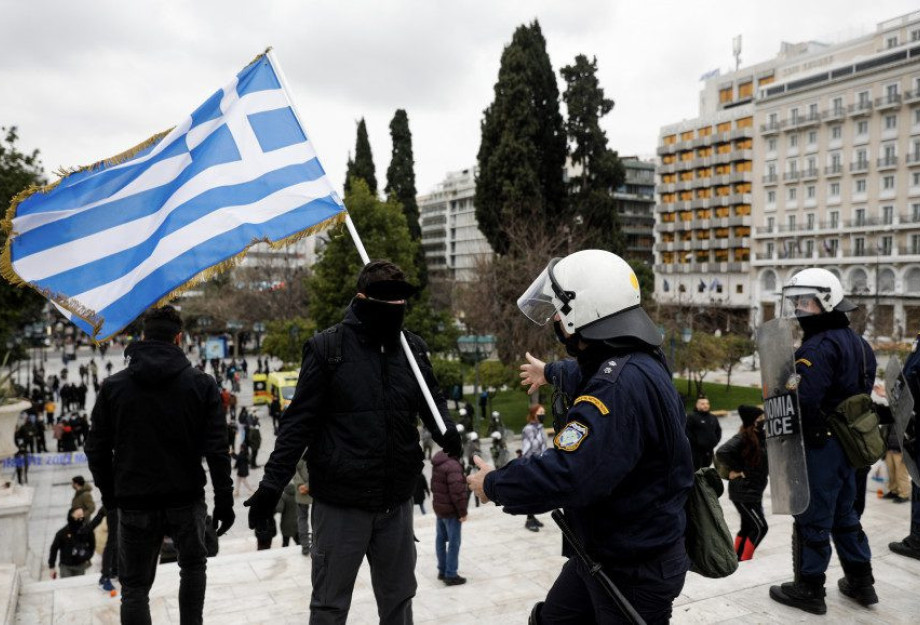 Επεισόδια και χημικά στην Αθήνα σε συγκέντρωση κατά του lockdown Επεισόδια και χημικά στην Αθήνα σε συγκέντρωση κατά του lockdown