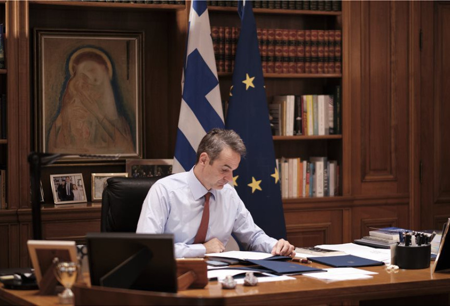 Πολυτεχνείο: Λουλούδια από τον Μητσοτάκη Πολυτεχνείο: Λουλούδια από τον Μητσοτάκη