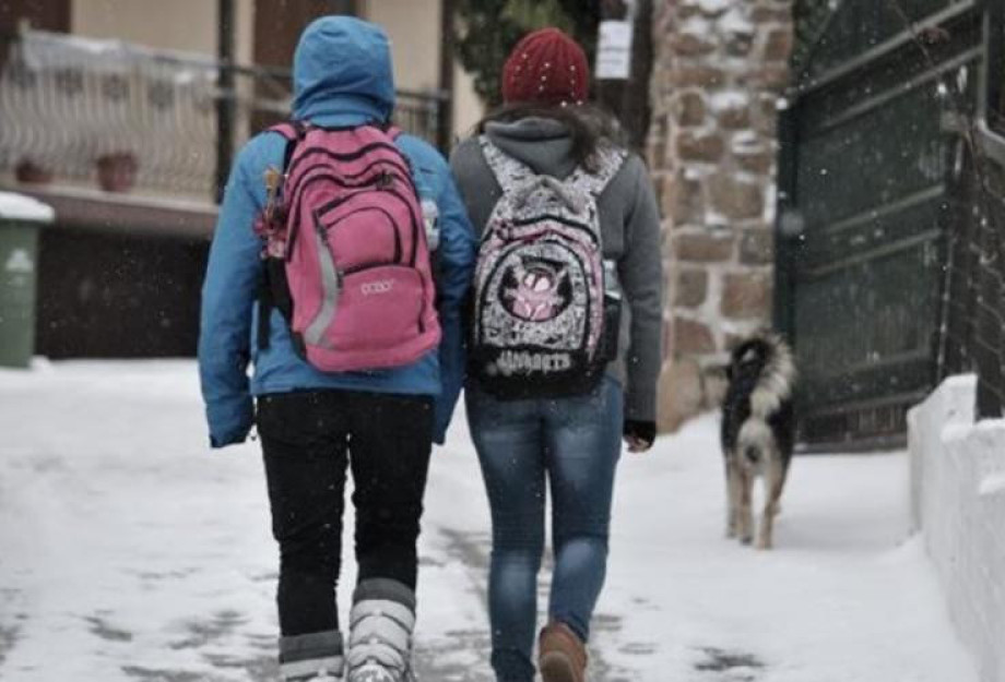 Τα σχολεία παρέμειναν κλειστά λόγω των πολύ χαμηλών θερμοκρασιών Τα σχολεία παρέμειναν κλειστά λόγω των πολύ χαμηλών θερμοκρασιών