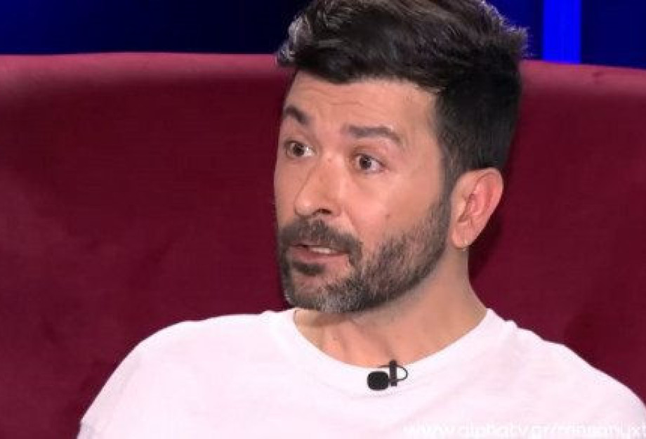 Ο Βασίλης καταγγέλλει ότι έπεσε θύμα βιασμού από γνωστό σκηνοθέτη σε ηλικία 15 ετών – Η πρώτη μήνυση (ΒΙΝΤΕΟ) Ο Βασίλης καταγγέλλει ότι έπεσε θύμα βιασμού από γνωστό σκηνοθέτη σε ηλικία 15 ετών – Η πρώτη μήνυση (ΒΙΝΤΕΟ)