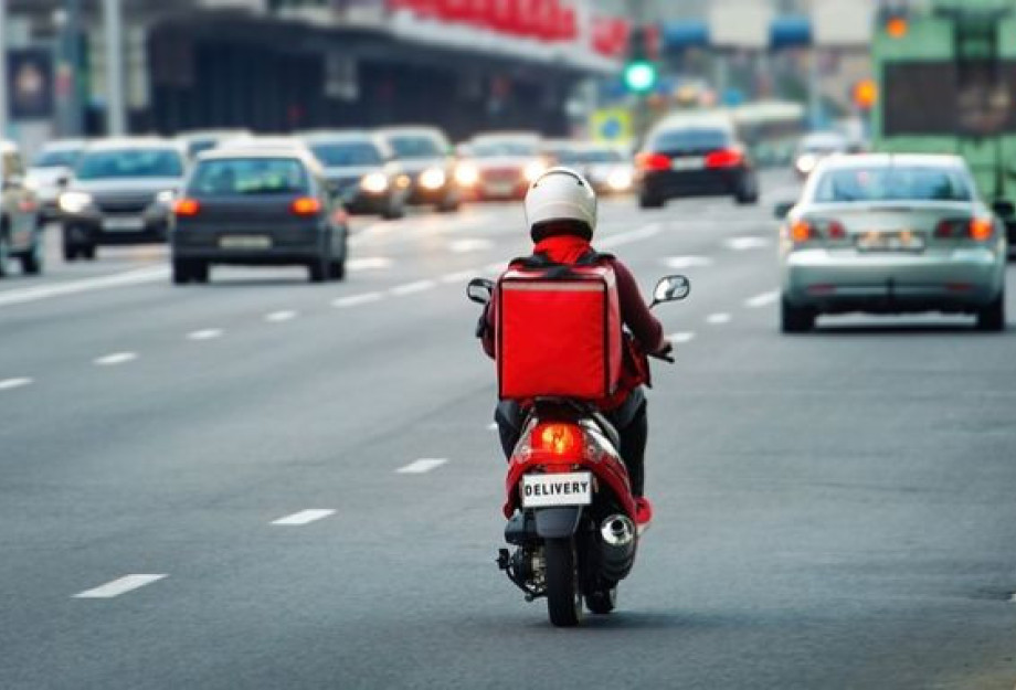 Ντελιβεράς έκλεψε εμβόλιο για τον κορονοϊό από εμβολιαστικό κέντρο στην Αγία Παρασκευή Ντελιβεράς έκλεψε εμβόλιο για τον κορονοϊό από εμβολιαστικό κέντρο στην Αγία Παρασκευή