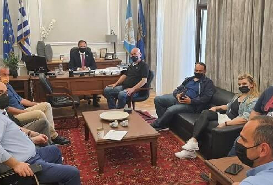Στην συνάντηση Χρυσάφη με το προεδρείο της Ένωσης Καταστημάτων Αναψυχής: Τέθηκε επί τάπητος η διαχείριση του ζητήματος των τραπεζοκαθισμάτων Στην συνάντηση Χρυσάφη με το προεδρείο της Ένωσης Καταστημάτων Αναψυχής: Τέθηκε επί τάπητος η διαχείριση του ζητήματος των τραπεζοκαθισμάτων