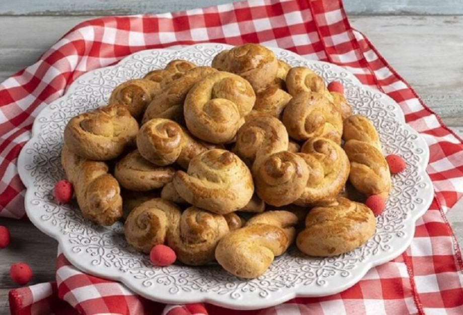 Πως να φτιαξέτε παραδοσιακά Πασχαλινά Σμυρνέικα κουλουράκια Πως να φτιαξέτε παραδοσιακά Πασχαλινά Σμυρνέικα κουλουράκια