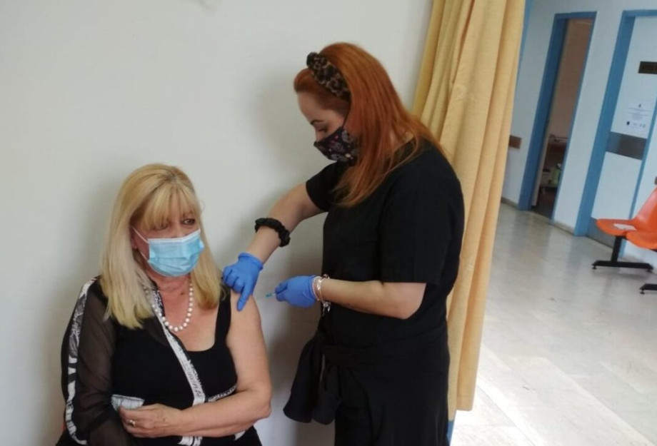 Εμβολιάστηκε η πρόεδρος του Εμπορικού Συλλόγου: Κυριακή Μηλίγκα.