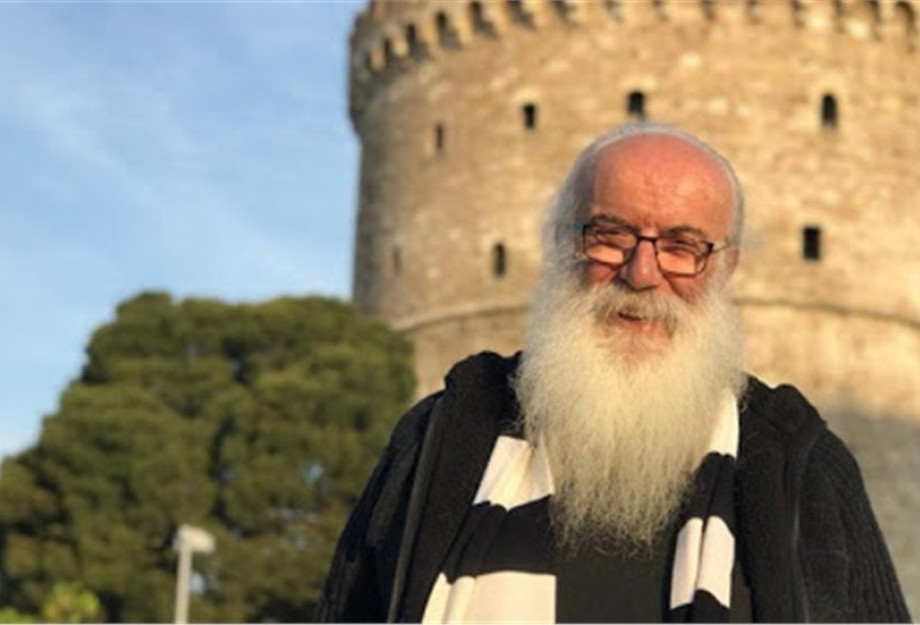 Πατήρ Χρήστος: Ο ιερέας που εξομολογεί νέους με ποτά – «Η Εκκλησία παραστράτησε γιατί δέχεται μόνο καθαρούς Πατήρ Χρήστος: Ο ιερέας που εξομολογεί νέους με ποτά – «Η Εκκλησία παραστράτησε γιατί δέχεται μόνο καθαρούς