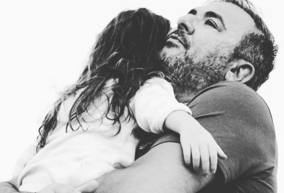 Αντώνης Ρέμος: Περήφανος και τρυφερός χαζομπαμπάς Αντώνης Ρέμος: Περήφανος και τρυφερός χαζομπαμπάς