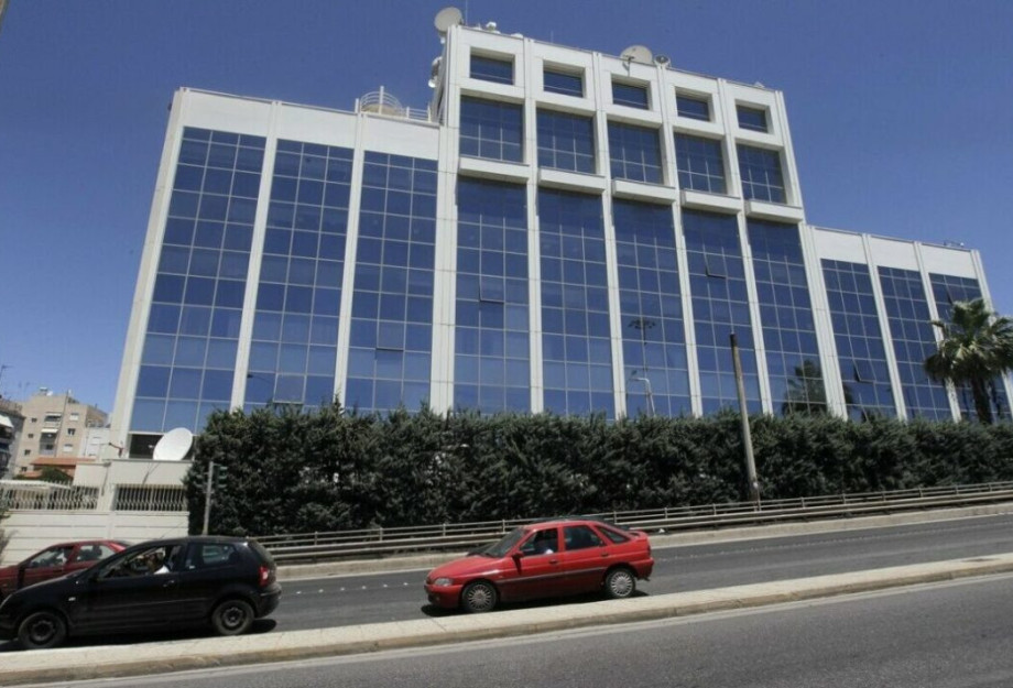 Μολότοφ τα ξημερώματα στο κτήριο του ΣΚΑΪ Μολότοφ τα ξημερώματα στο κτήριο του ΣΚΑΪ
