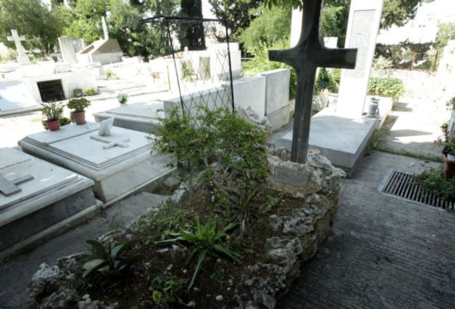 Εύβοια: Ιερέας άνοιξε φέρετρο 77χρονου που πέθανε από covid-19 και φώναζε ότι δεν υπάρχει κορονοϊός Εύβοια: Ιερέας άνοιξε φέρετρο 77χρονου που πέθανε από covid-19 και φώναζε ότι δεν υπάρχει κορονοϊός