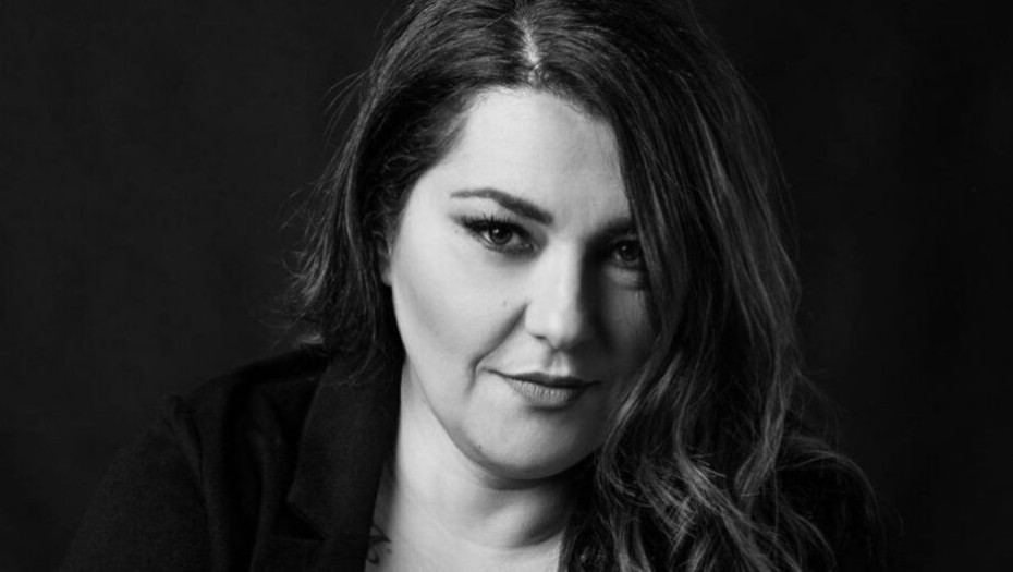 Συγκινεί η Κατερίνα Ζαρίφη για την 14χρονη Γωγώ – «Δεν πιάνει πια χώρο “η χοντρή” στην τάξη σου»