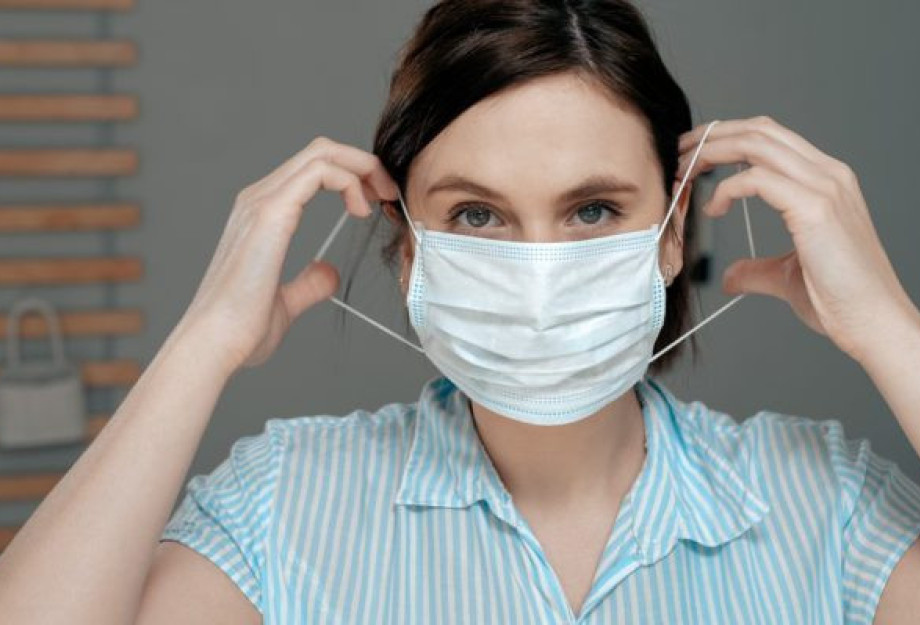 Κορονοϊός διαρκείας: Δέκα συμπτώματα που αν «φουντώσουν» από νωρίς, η νόσος θα επιμείνει