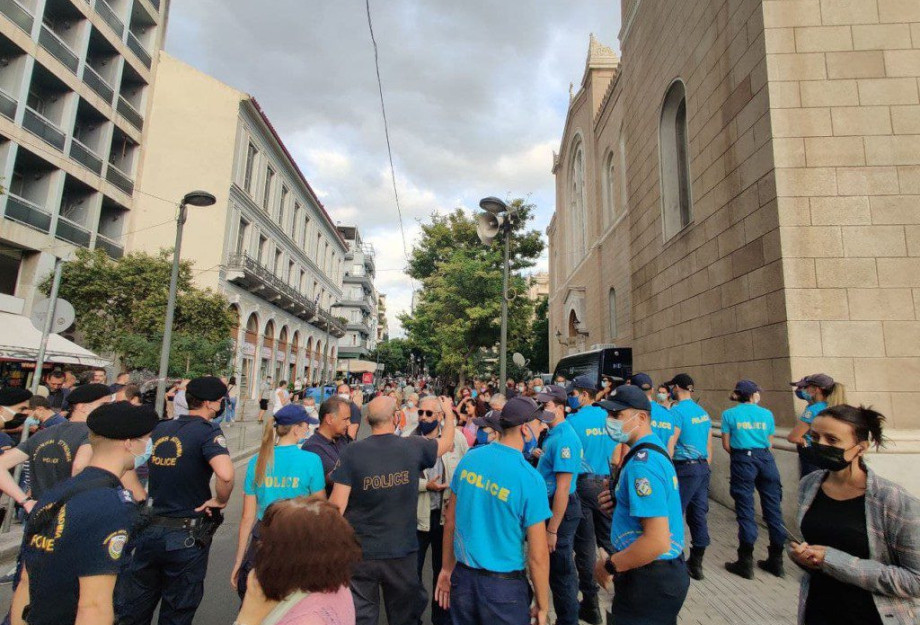 Ένταση στη Μητρόπολη στο λαϊκό προσκύνημα του Μίκη Θεοδωράκη – Τι συνέβη; Ένταση στη Μητρόπολη στο λαϊκό προσκύνημα του Μίκη Θεοδωράκη – Τι συνέβη;