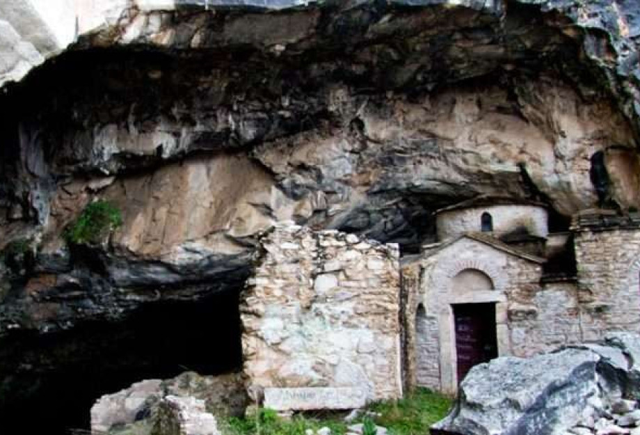 Σπηλιά Νταβέλη – Το μακάβριο μυστικό που έκρυβε για χρόνια το «σπίτι» του διαβόητου λήσταρχου