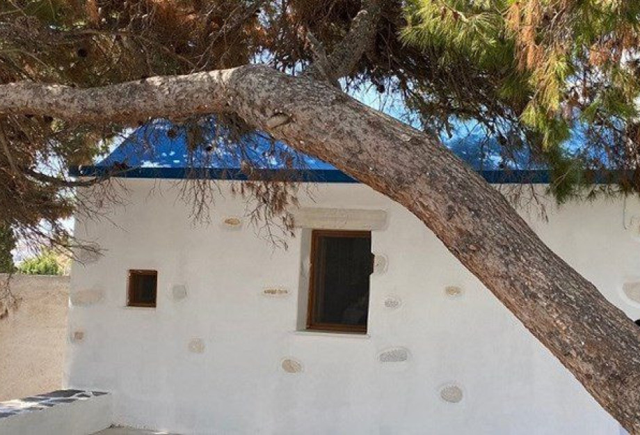 Πάρος: Πιστή ανέβηκε στον άμβωνα και έσκισε την εγκύκλιο για τον εμβολιασμό Πάρος: Πιστή ανέβηκε στον άμβωνα και έσκισε την εγκύκλιο για τον εμβολιασμό