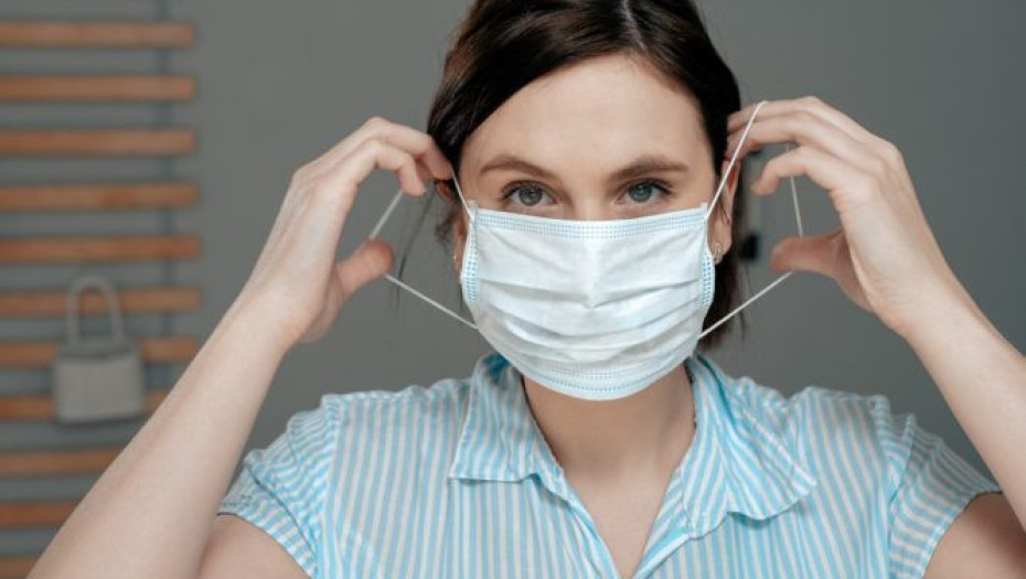 Πότε εμφανίζονται τα πρώτα συμπτώματα της Όμικρον – Ποιος είναι ο χρόνος επώασης