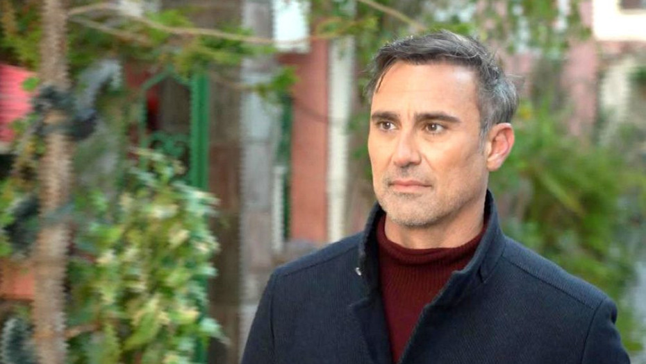 Συγκινεί ο Καπουτζίδης: Από την γκαρσονιέρα της Ιπποκράτους στο σπίτι με θέα θάλασσα στην Αίγινα