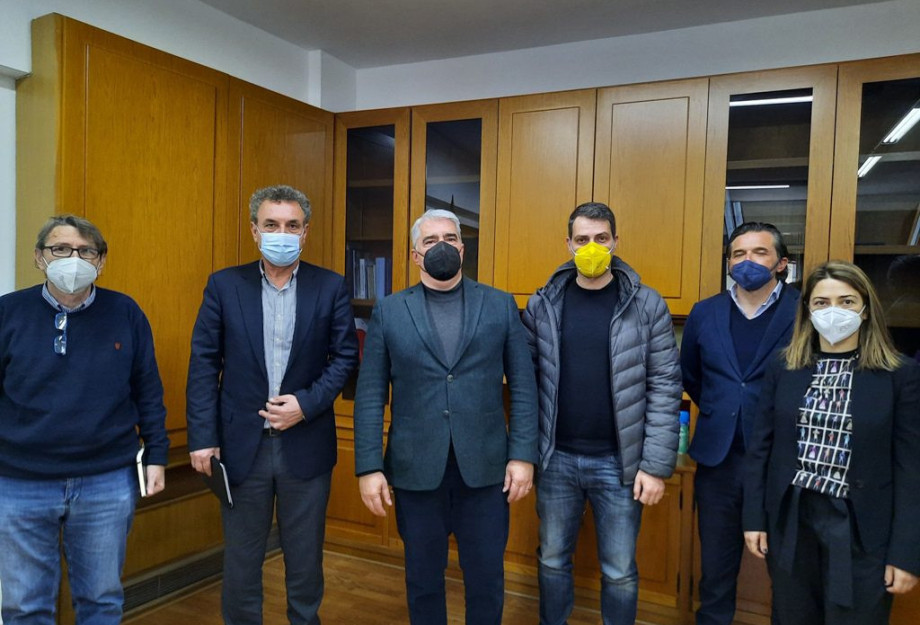 Συνάντηση Κεδίκογλου με εκπροσώπους της Νέας Ομοσπονδίας Χοιροτροφικών Συλλόγων Ελλάδος Συνάντηση Κεδίκογλου με εκπροσώπους της Νέας Ομοσπονδίας Χοιροτροφικών Συλλόγων Ελλάδος