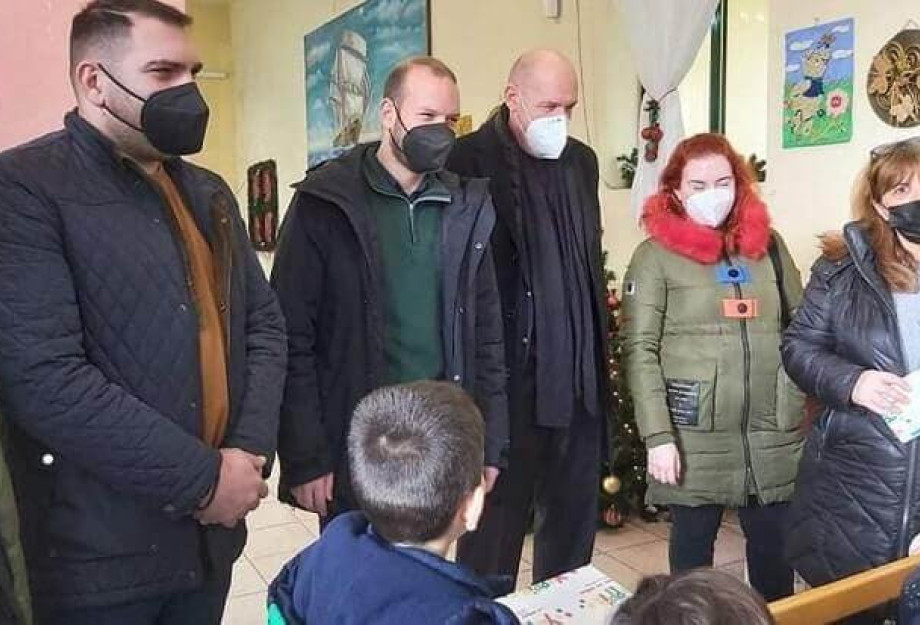Αντιπροσωπεία του ΚΙΝΑΛ Σερρών Πρόσφερε δώρα στα παιδιά του ΚΑΑΜΕΑ Αντιπροσωπεία του ΚΙΝΑΛ Σερρών Πρόσφερε δώρα στα παιδιά του ΚΑΑΜΕΑ