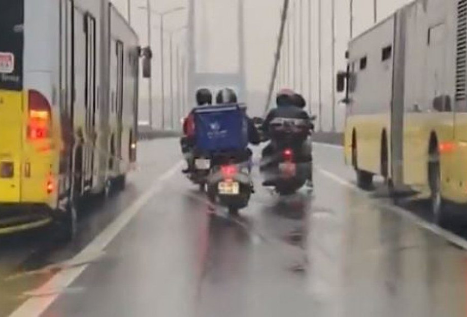 Λεωφορεία σχηματίζουν «τείχος» για να προστατεύσουν μοτοσυκλετιστές από τους ισχυρούς ανέμους (βίντεο) Λεωφορεία σχηματίζουν «τείχος» για να προστατεύσουν μοτοσυκλετιστές από τους ισχυρούς ανέμους (βίντεο)