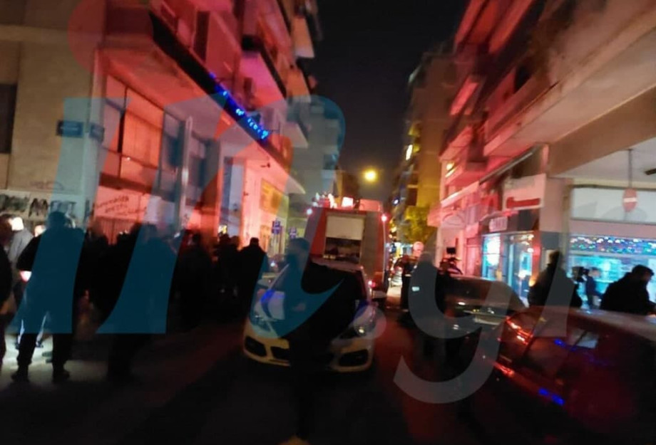 Θρίλερ με ομηρία στο κέντρο της Αθήνας – Άνδρας κρατά την κοπέλα του και απειλεί να τινάξει την πολυκατοικία στον αέρα Θρίλερ με ομηρία στο κέντρο της Αθήνας – Άνδρας κρατά την κοπέλα του και απειλεί να τινάξει την πολυκατοικία στον αέρα