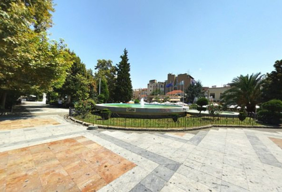 Μετά από δυόμιση χρόνια: Επιτέλους μάθαμε την θέση Φωτιάδη για τα τραπεζοκαθίσματα